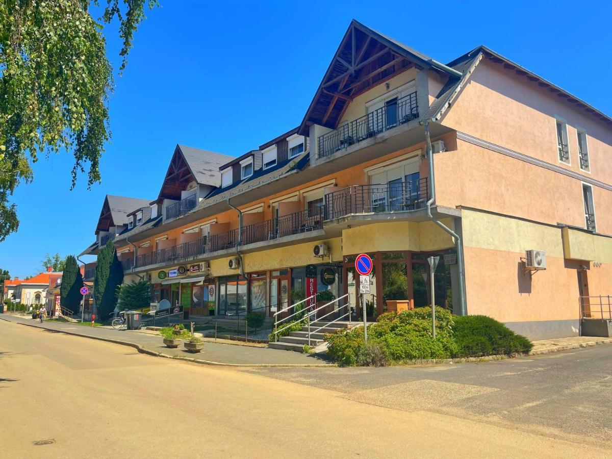Alkotmany Vendeghaz Hotell Sárvár Eksteriør bilde